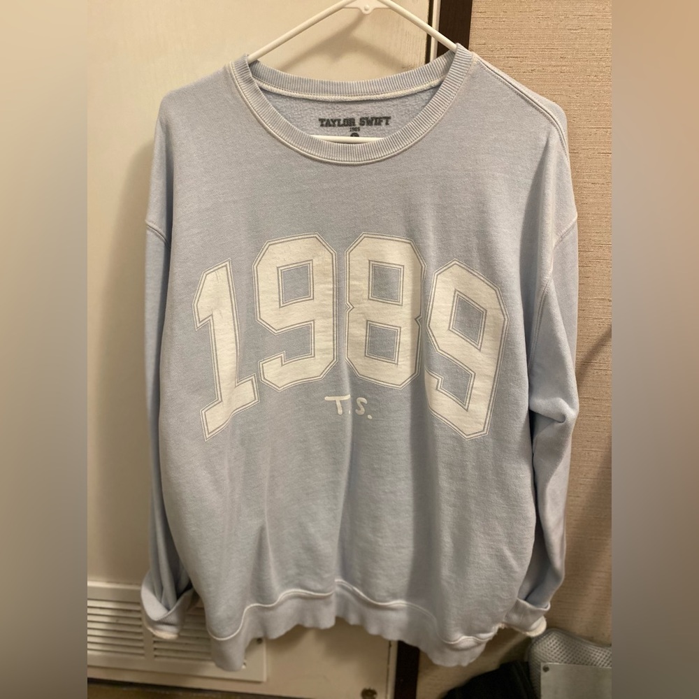 Taylor swift 1989 crewneck